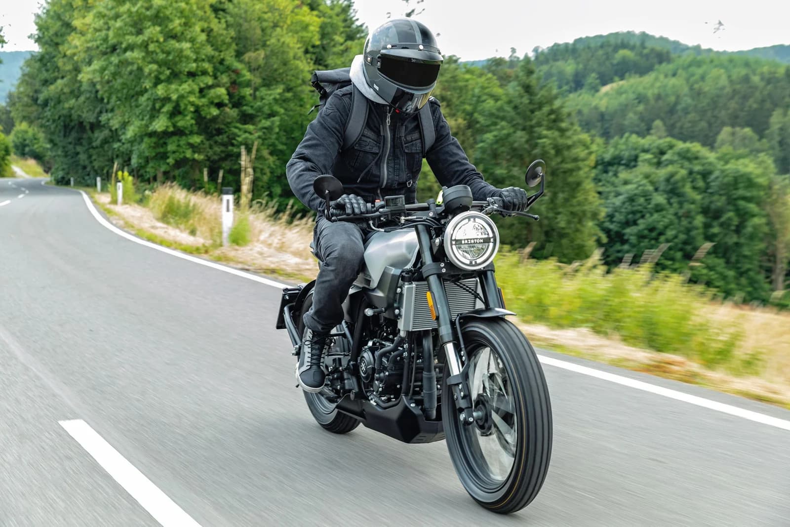 Brixton Crossfire 125 — Đánh giá café racer 125 làm mát dung dịch